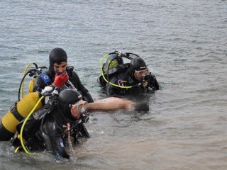 Fırat nehri’ne giren genç boğuldu