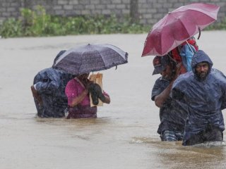 Sri Lanka sele teslim oldu: 43 ölü