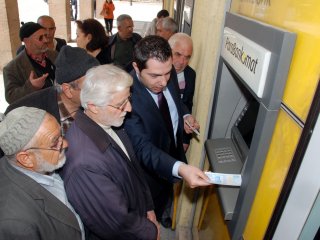 Emeklilerin bu yaz yüzü gülecek!