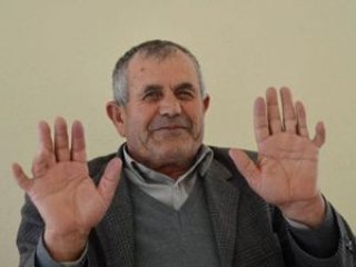 24 parmağıyla görenleri şaşırtıyor