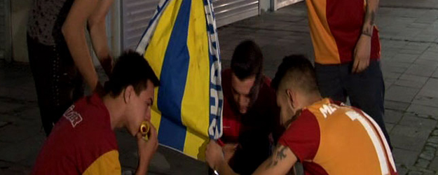 Fenerbahçe bayrağını yaktılar