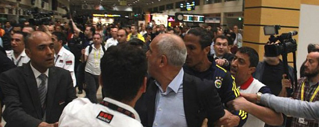 Yöneticilerle taraftarlar birbirine girdi!