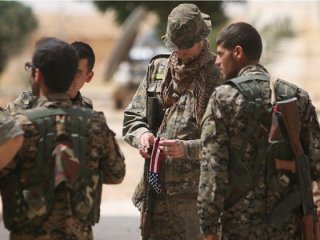 ABD askerleri YPG armasını sökmedi