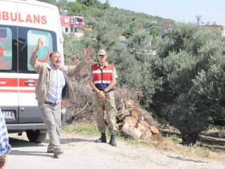 Evinin önünde askerleri görünce yıkıldı