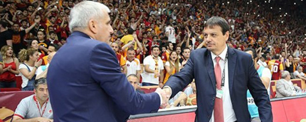 İşte Obradovic'e tükürülme anı