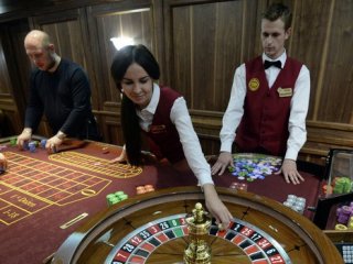 Hindistan'lı adam karısını kumarda kaybetti