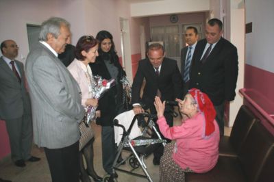 ''Huzurevindeki anneleri de unutmayalım'' 