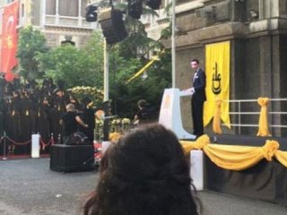 Okul müdürüne şok protesto