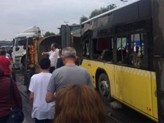 Hafriyat kamyonu Metrobüs yoluna girdi