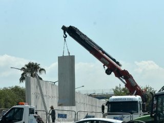 ABD Konsolosluğu beton bloklarla çevrildi