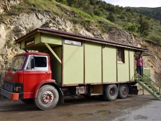 Gümüşhaneli doğa aşığı kamyonetini eve çevirdi