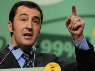 Cem Özdemir'i ihraç ettiler!