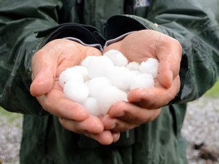 Ceviz büyüklüğündeki dolu şaşırttı!