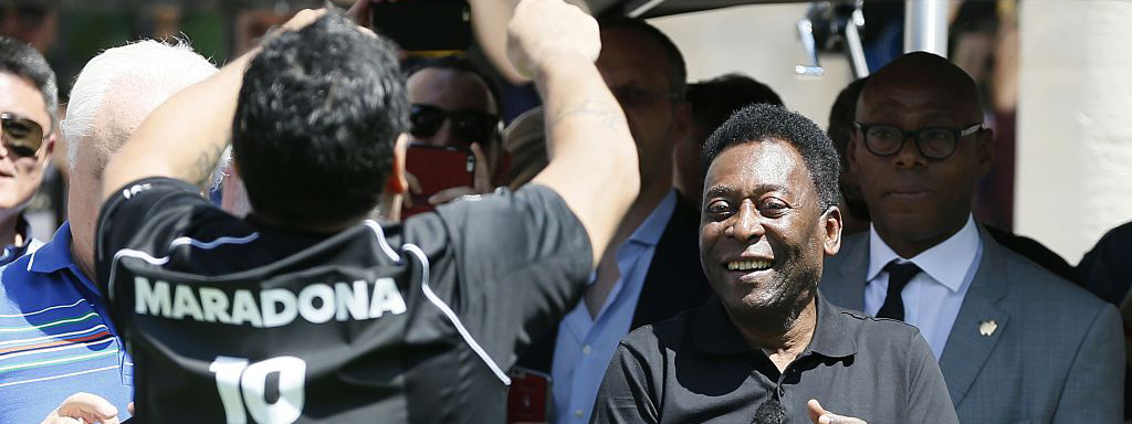 Pele ve Maradona Fransa'da bir araya geldi