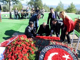 Demirel devlet töreniyle anıldı