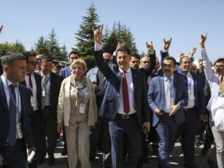 MHP'de kurultaydan karar çıktı!