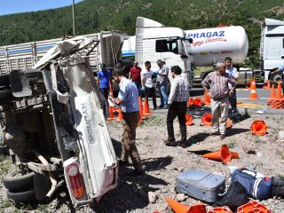 TIR yol çalışması yapan ekibi dağıttı