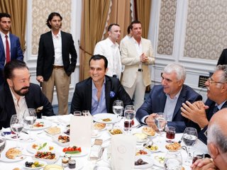 Adnan Oktar'ın iftarında sürpriz isim