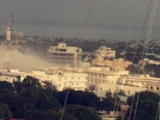 Somali'de militanlar otele saldırdı