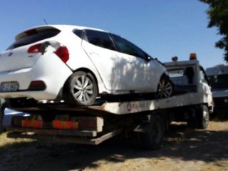 Direksiyon hakimiyetini kaybetti: 3 yaralı!