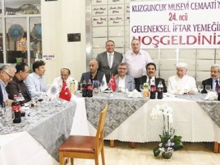 Sinagogda Yahudilerle Kaymakamlı, Müftülü, Coca Cola'lı "iftar"