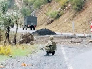 Bomba PKK'lı teröristin elinde patladı
