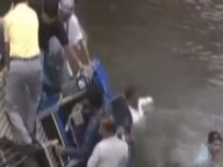 Belediye Başkanı kanalizasyona düştü