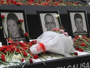 Atatürk Havalimanı'nda hayatını kaybedenlere dua edildi