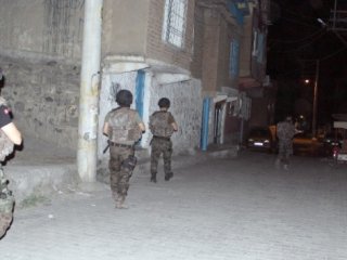 Diyarbakır’da bin polisle operasyon