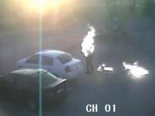 Karaman'da kendi üzerine benzin döküp yaktı