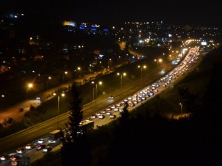 TEM otoyolunda trafik durma noktasına geldi