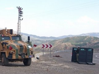 Askeri araca alçak saldırı!