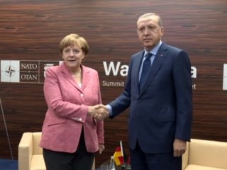 Merkel geri adım attı