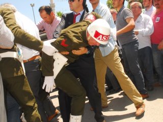 Şehit cenazesinde yaralanan asker hastaneye kaldırıldı