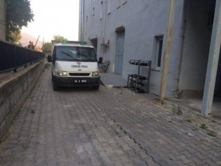 Av tüfeğini temizlerken kendini vurdu