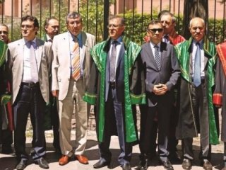 Yargıtay önünde cübbeli bildiri şovu!