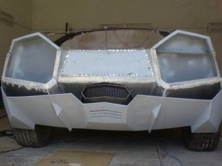 Evinde Lamborghini yaptı