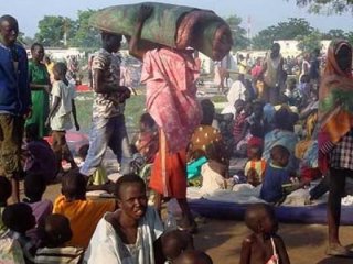 Sudan kan gölüne döndü!