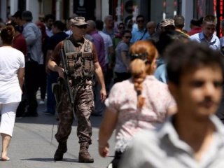 Özel harekat polisleri Taksim'de