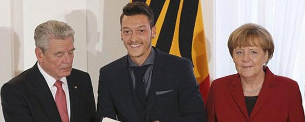 Merkel'den Mesut Özil açıklaması