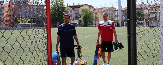 Milyonluk golcü halı sahada