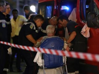 Son dakika haberleri! Fransa'da kamyon kalabalığa daldı