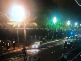 Kamyon eze eze ilerledi!