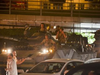 Genelkurmay bahçesinden çıkan tank ateş açtı