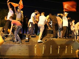 Darbe girişimi 22 saatte bertaraf edildi