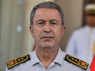 Akar'ın boynundaki iz dikkatlerden kaçmadı