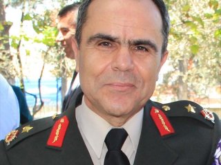 Darbeci 2 albay Yunanistan'a kaçarken yakalandı