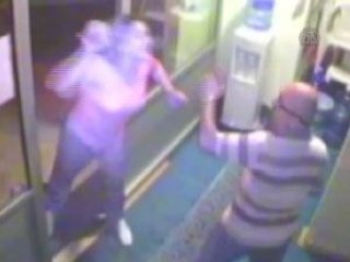 İzmir'de sela okuyan müezzine saldırı!