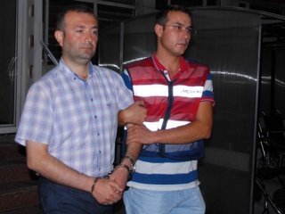 Evrakları yakan FETÖ elemanları yakalandı