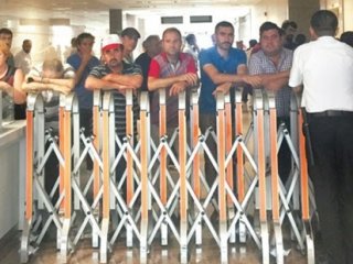 Terörist muamelesi zorumuza gidiyor